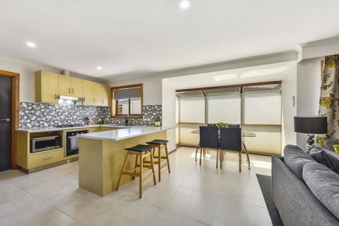City Four Apartment - Tourism Gold Coast 0