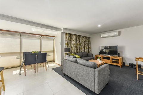 City Four Apartment - Tourism Gold Coast 2