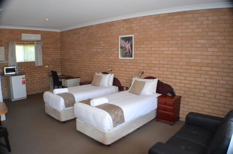 Deer Park Motor Inn Armidale - Tourism Gold Coast 3