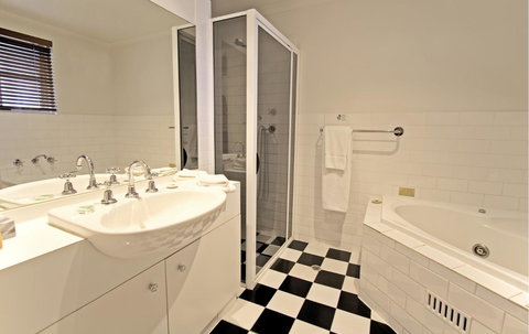 St Francis Winery - Tourism Gold Coast 12