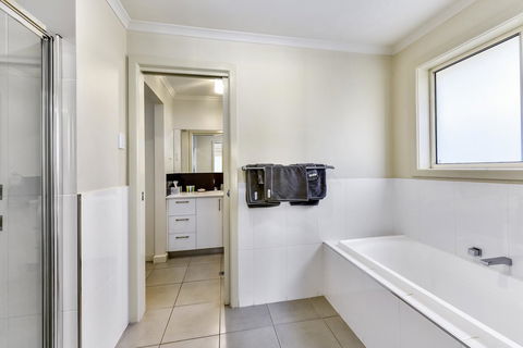 City Fringe Apartment B, Mount Gambier - Tourism Gold Coast 9