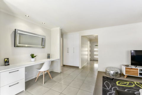 City Fringe Apartment B, Mount Gambier - Tourism Gold Coast 1