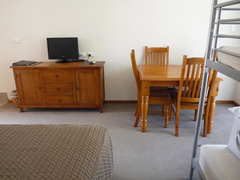 Coonawarra Motor Lodge - Tourism Gold Coast 12