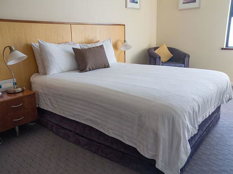 Ocean Beach Hotel - Tourism Gold Coast 0
