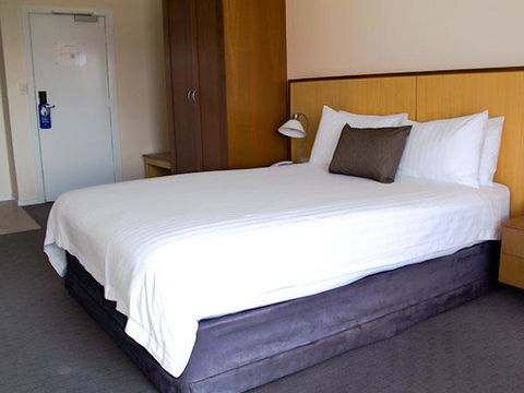 Ocean Beach Hotel - Tourism Gold Coast 2