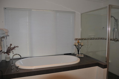 Glenelg On King Bed & Breakfast - Tourism Gold Coast 26