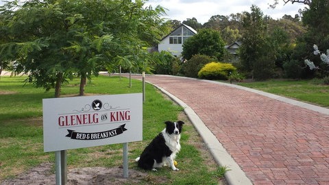 Glenelg On King Bed & Breakfast - Tourism Gold Coast 12