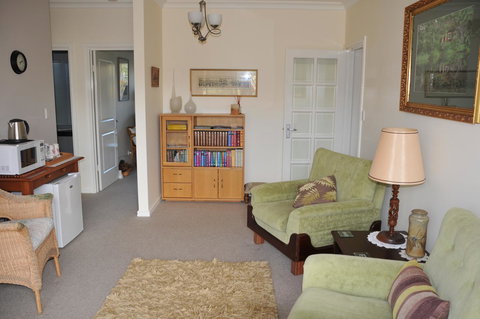 Glenelg On King Bed & Breakfast - Tourism Gold Coast 20