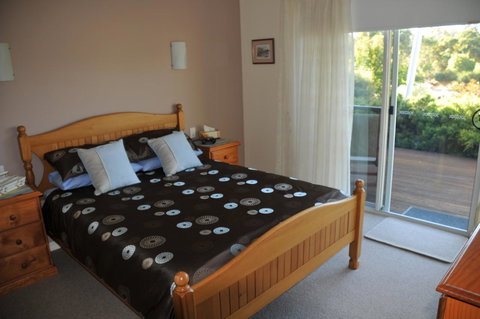 Glenelg On King Bed & Breakfast - Tourism Gold Coast 24