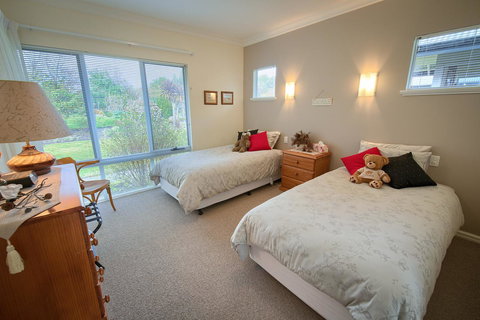 Glenelg On King Bed & Breakfast - Tourism Gold Coast 4