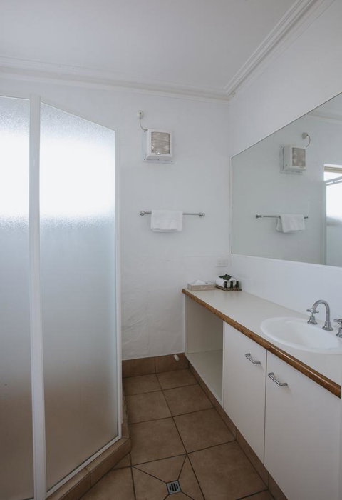 Canal Rocks Beachfront Apartments - Tourism Gold Coast 6