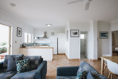 Canal Rocks Beachfront Apartments - Tourism Gold Coast 36
