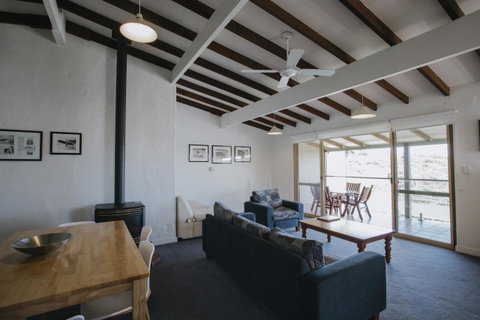 Canal Rocks Beachfront Apartments - Tourism Gold Coast 15
