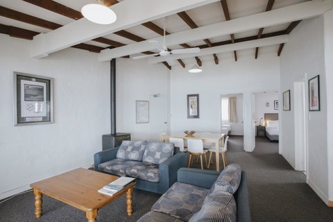 Canal Rocks Beachfront Apartments - Tourism Gold Coast 38