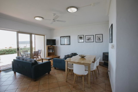 Canal Rocks Beachfront Apartments - Tourism Gold Coast 8
