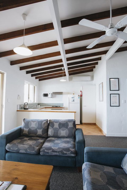 Canal Rocks Beachfront Apartments - Tourism Gold Coast 4