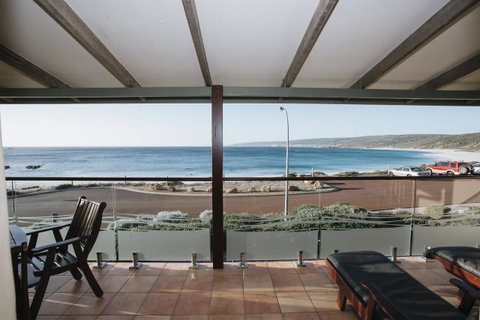 Canal Rocks Beachfront Apartments - Tourism Gold Coast 0