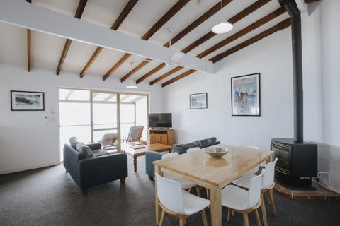 Canal Rocks Beachfront Apartments - Tourism Gold Coast 22