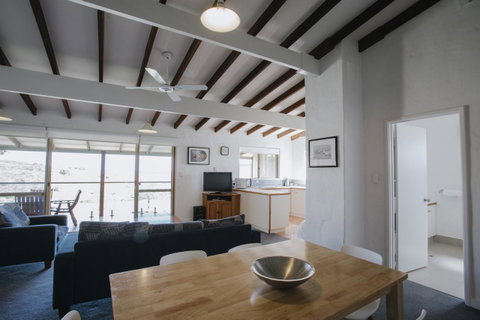 Canal Rocks Beachfront Apartments - Tourism Gold Coast 16