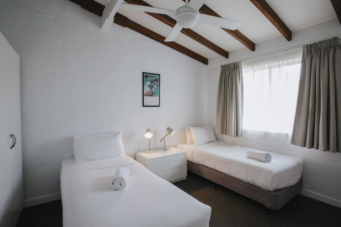 Canal Rocks Beachfront Apartments - Tourism Gold Coast 17