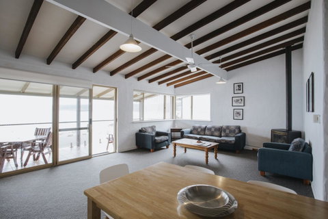 Canal Rocks Beachfront Apartments - Tourism Gold Coast 24