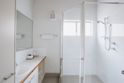 Canal Rocks Beachfront Apartments - Tourism Gold Coast 1