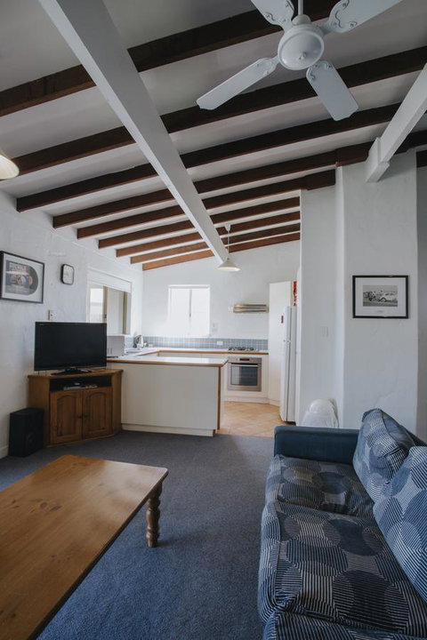 Canal Rocks Beachfront Apartments - Tourism Gold Coast 11