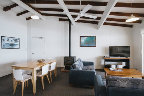 Canal Rocks Beachfront Apartments - Tourism Gold Coast 2