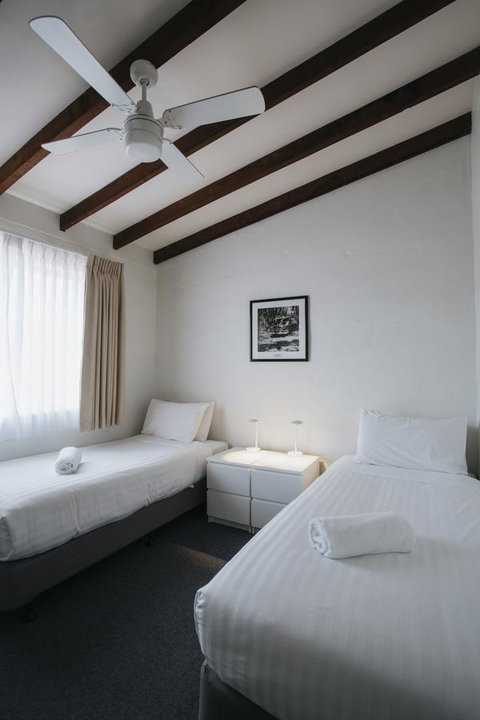 Canal Rocks Beachfront Apartments - Tourism Gold Coast 12