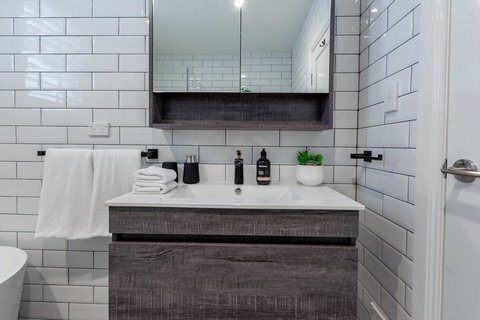 Heritage Townhouse Near Harbour Bridge - Tourism Gold Coast 15