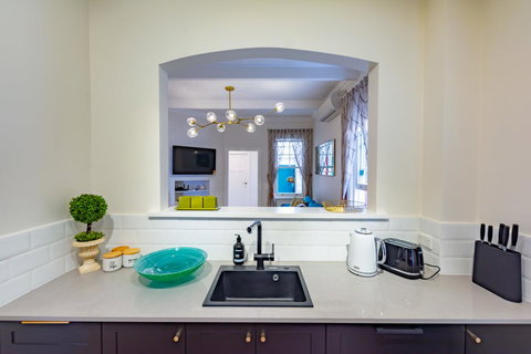 Heritage Townhouse Near Harbour Bridge - Tourism Gold Coast 13