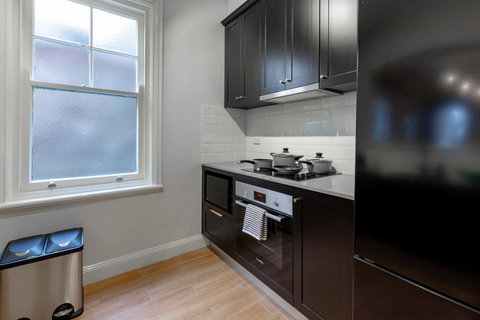 Heritage Townhouse Near Harbour Bridge - Tourism Gold Coast 21