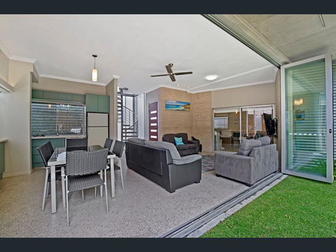Crescent Head Spa Villa - Gold Coast 9