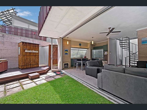 Crescent Head Spa Villa - Gold Coast 10