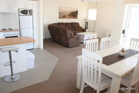 Mollymook Cove Apartments - Tourism Gold Coast 29
