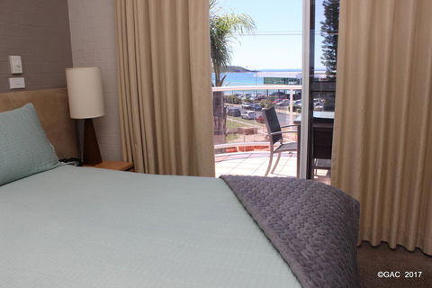 Mollymook Cove Apartments - Tourism Gold Coast 6