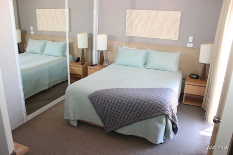 Mollymook Cove Apartments - Tourism Gold Coast 33