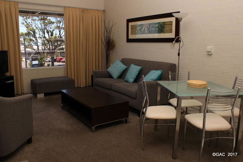 Mollymook Cove Apartments - Tourism Gold Coast 3