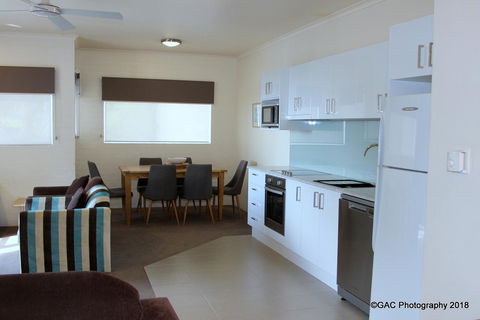 Mollymook Cove Apartments - Tourism Gold Coast 15