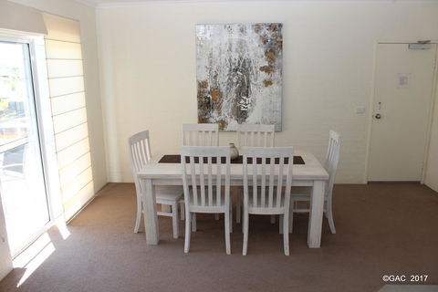 Mollymook Cove Apartments - Tourism Gold Coast 13