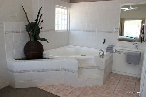 Mollymook Cove Apartments - Tourism Gold Coast 8