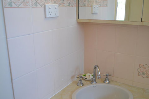 Sundial Holiday Units - Tourism Gold Coast 43