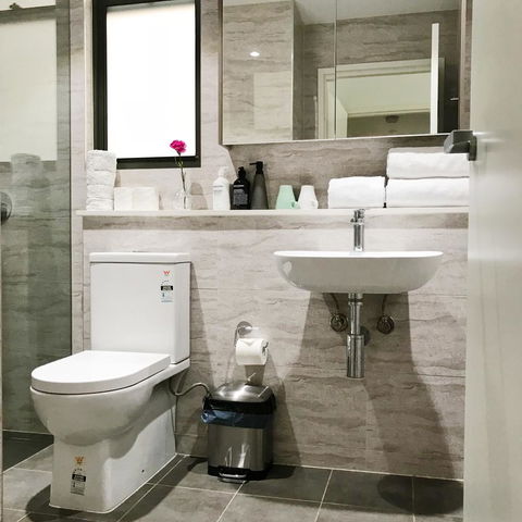 Modern & Cosy 2-Bedroom Apartment Hornsby - Tourism Gold Coast 12