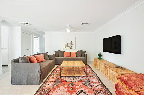 The Lord Byron - Tourism Gold Coast 28