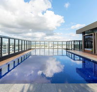 Japanese Style waterfront apt wt rooftop pool - Gold Coast