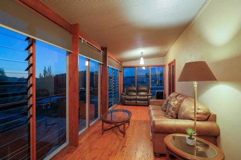 Jenkins Street Guesthouse - Tourism Gold Coast 9