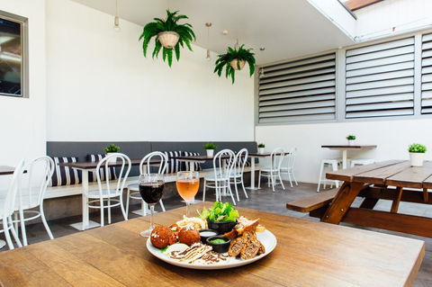 Coniston Hotel Wollongong - Tourism Gold Coast 10