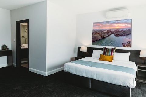 Coniston Hotel Wollongong - Tourism Gold Coast 2