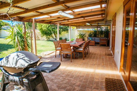 Sunbaker Pet Friendly Awards Finalist 4 Mins Walk To Culburra Beach - Tourism Gold Coast 0
