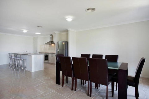 Jindabyne Executive - Gold Coast 3